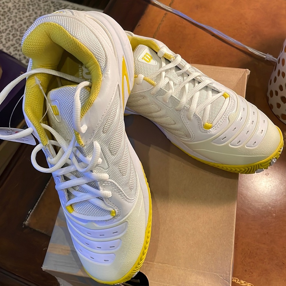 Wilson Tennis Shoes size 8.5